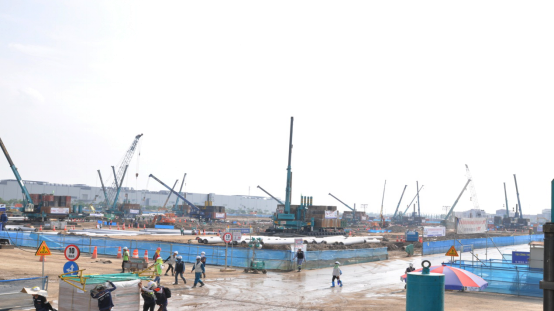 超300台壹定发智能ZYJ系列压桩机效劳越南市场