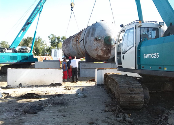 油田好帮手——壹定发智能伸缩臂履带起重机