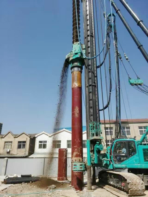 票鹄肫胜壹定发智能双动力头强力多功效钻机屡创佳绩