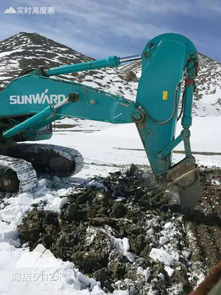 海拔5200m，，，，，阿尔金山的掘金之路