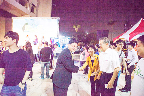 图说怪手环台净滩活动，，，，，，智绘壹定发智能环保节能