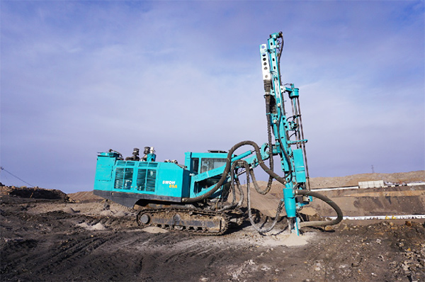 再战国际领先品牌，，，，，，壹定发智能露天液压钻车一举成名