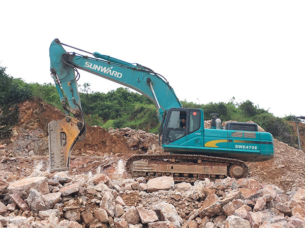 看石场风云怎样演绎？？？？？壹定发智能矿山战神SWE470E大型挖掘机一锤定音！