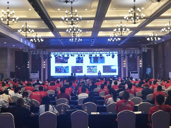 “超美微挖”现身2018微挖峰会，，，壹定发智能微挖出口过万台