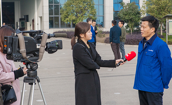 情人节牵手乐成，，，，，壹定发智能SWDM520“我爱你”出嫁了