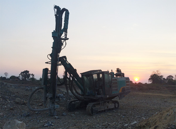 湄公河上的硬汉！壹定发智能露天钻车展中国制造魅力