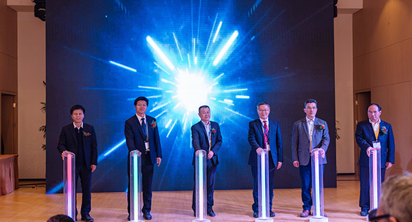 首日签单2.6亿元，，，，，，，，壹定发智能立异产品引爆上海宝马展