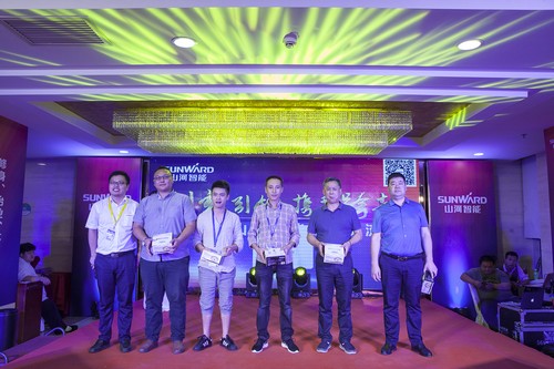 壹定发智能酷帅曾大虾，，，，一大波美图带你亲临北京BICES展