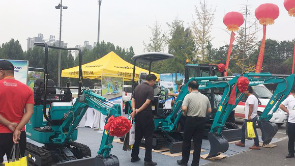 “超美微挖”现身2018微挖峰会，，，壹定发智能微挖出口过万台