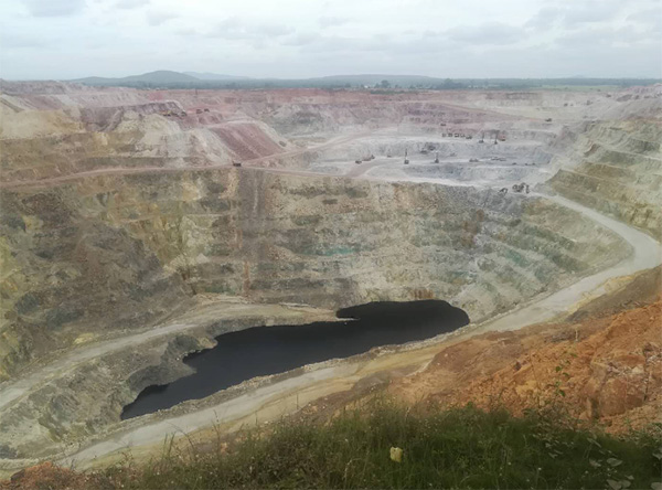 高温酷暑，，，，，，，，壹定发智能凿岩装备异域扬威