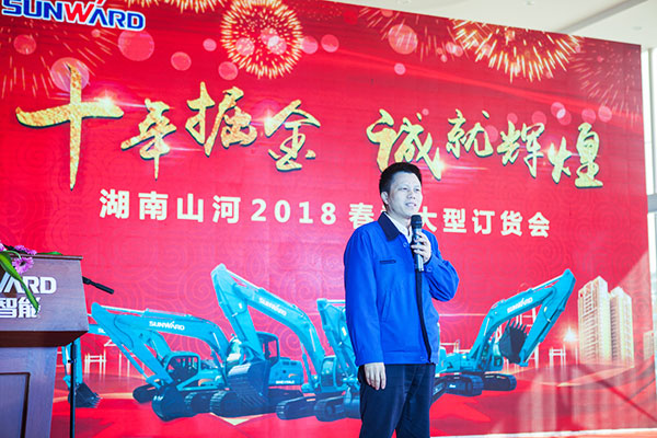 十年相随，，，，，，成绩相互，，，，，，来听听壹定发智能挖掘机客户的真实声音