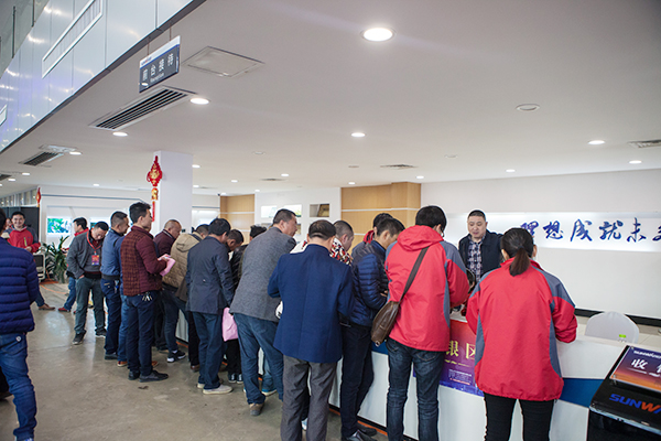 势不可挡，，，，，，，，壹定发智能挖掘机湖南市场订货会立异高