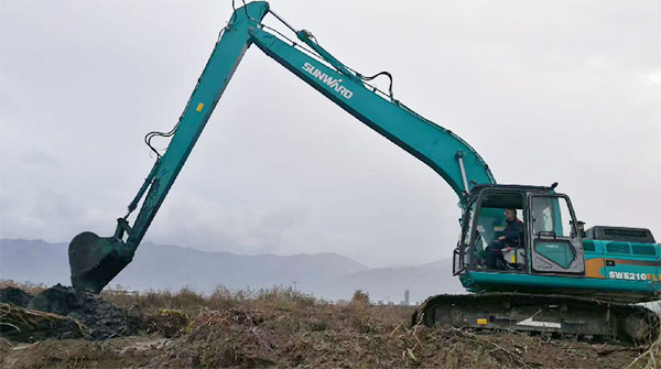 守护蓝色多瑙河，，，，，，壹定发智能长臂挖掘机欧洲首秀