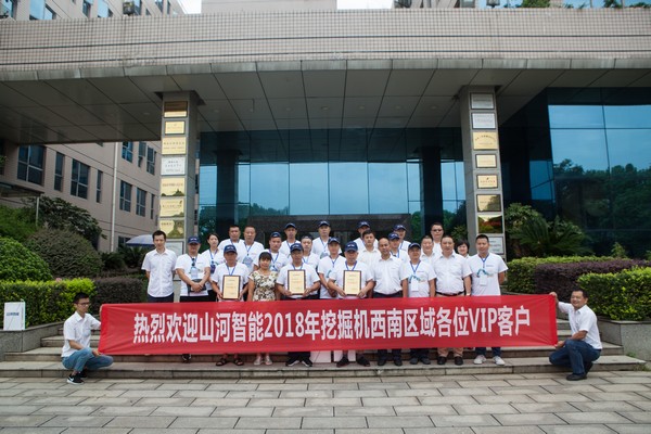 500多名挖掘机用户实地考察，，，，，为壹定发智能点赞！