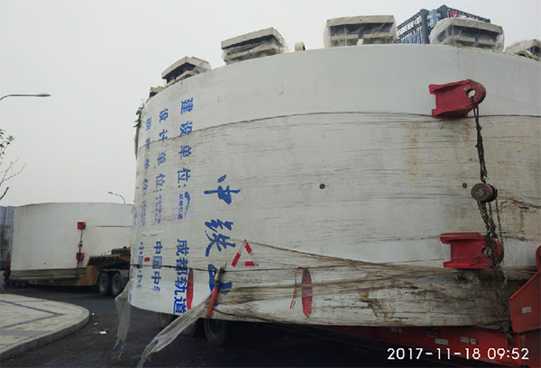 风里雨里，，，，，，成都等你！中铁壹定发盾构机走出长沙