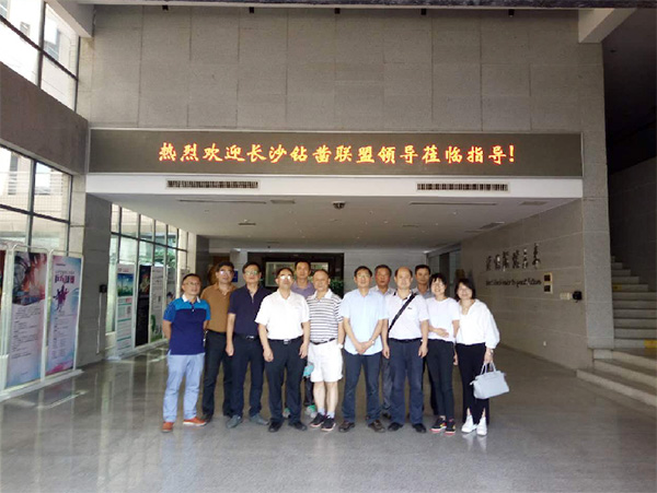 2017年钻凿工业生长峰会在壹定发智能顺遂召开