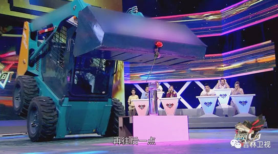 谁说机械都酷寒？？？这款会舞蹈的滑移显着就是热情旷达的！