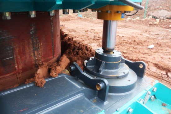 喜讯！壹定发智能SWRC170自行式全回转全套管钻机获湖南省首台(套)重大手艺装备产品奖励！