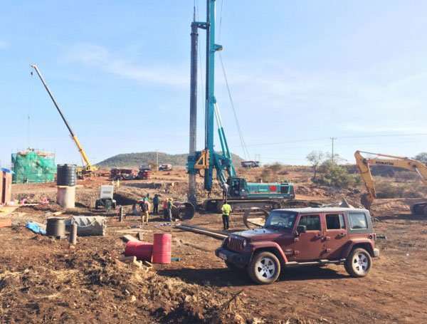 肯尼亚总统高度赞赏，，，，乞力马扎罗山下壹定发绿闪灼