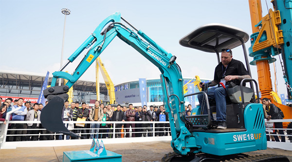 不平来战！壹定发智能展台有大礼等你拿