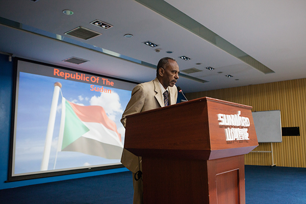 “一带一起”国家代表团到访壹定发智能，，，，，，，，感受“大开眼界”