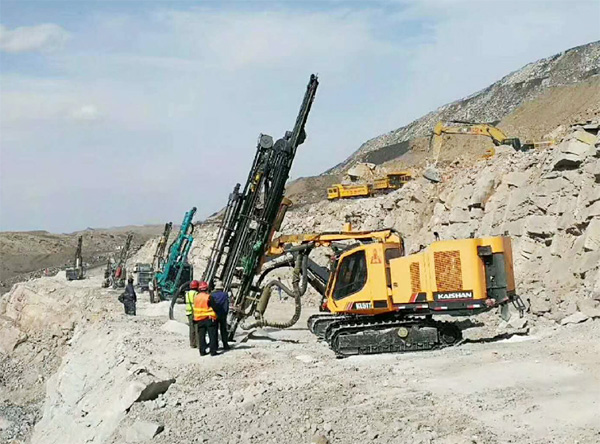 PK国际领先品牌，，，，，，壹定发智能露天液压钻车再交完善答卷