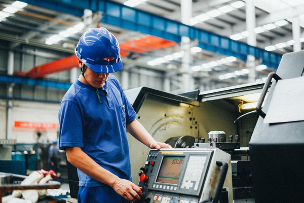 曾梦想当厨师，，，，，，，，却成数控车工巨匠