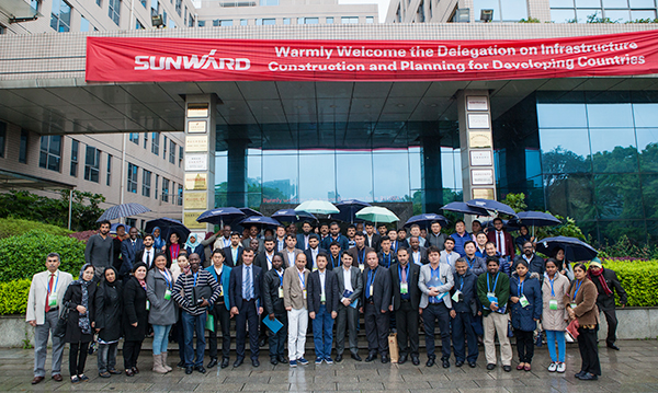 “一带一起”国家代表团到访壹定发智能，，，，，，，，感受“大开眼界”