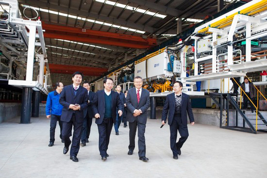 首台盾构机盛大下线，，，，，，，中铁壹定发诠释“长沙速率”