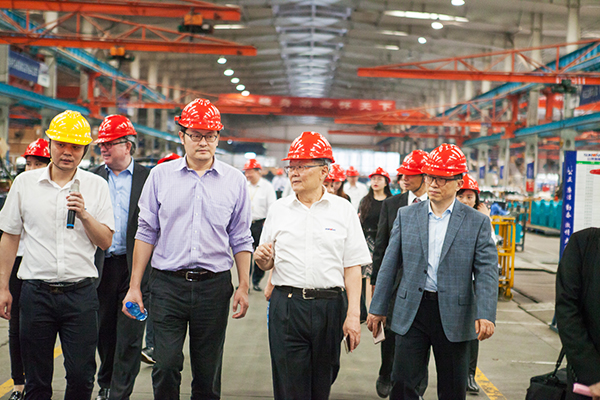 加拿大国聚会员谭耕一行来壹定发智能考察