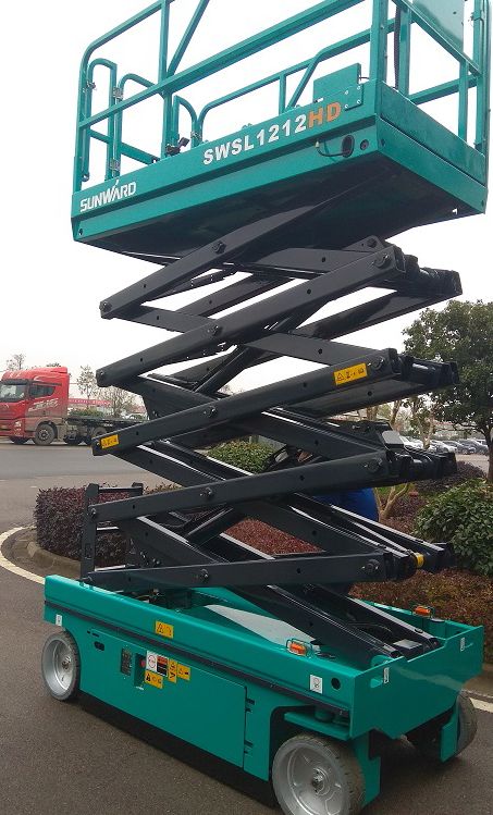 壹定发智能电动剪叉式高空作业平台新品首发赴美参展