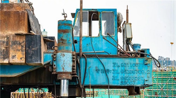 祝贺，，，中国首台大吨位多功效液压静力压桩机今年二十岁了!