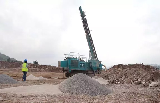 15年3万小时！壹定发智能元老级潜孔钻机“雄风”依旧