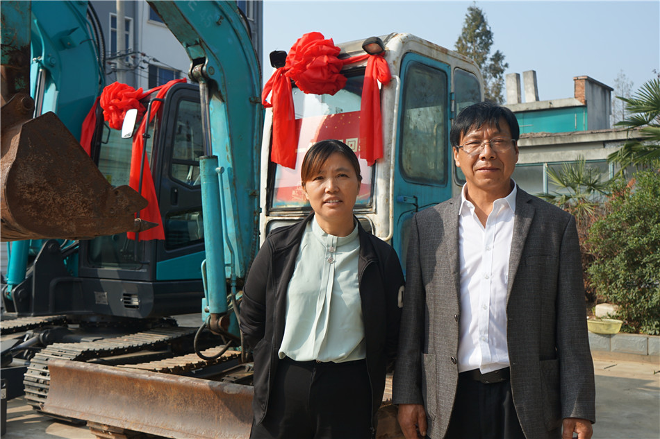 服役15年，，，，凌驾20000小时！元老级挖机接“回家”！