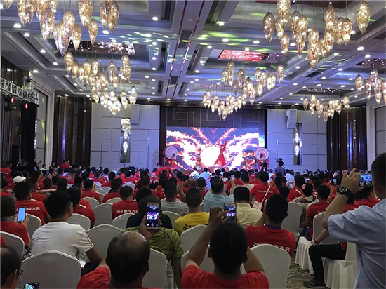 【小身板 着述为】壹定发智能燃爆2019微挖大会