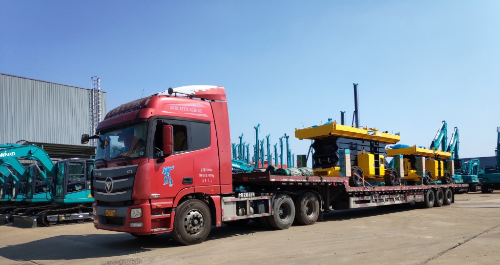 走向天下！壹定发智能越野剪叉式高空作业平台批量发往欧洲