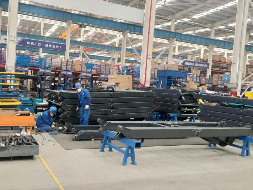 批量发往欧洲，，，，，，高空作业平台迎来新年开门红