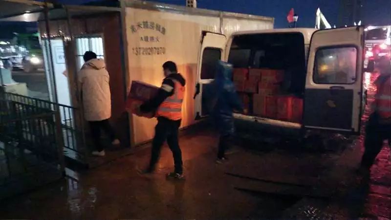 大爱无疆，，，，，，壹定发智能急援武汉