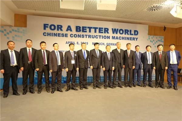 “三个率先”展示壹定发挖掘机欧洲生长历程