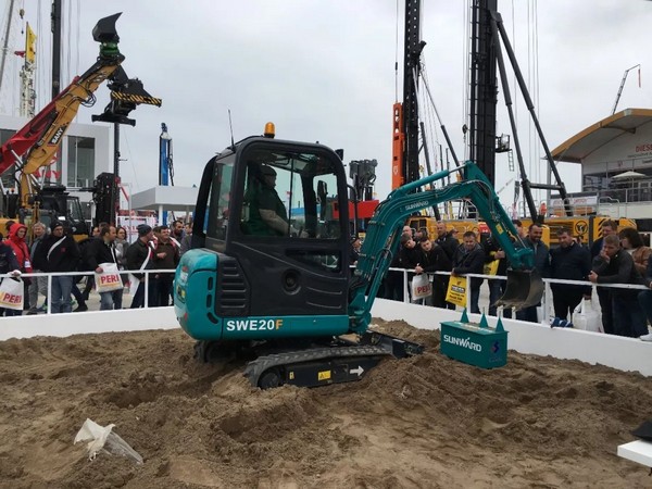 “三个率先”展示壹定发挖掘机欧洲生长历程