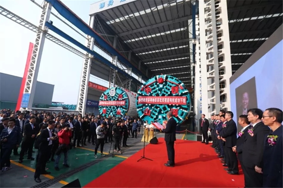 我国首批洞内交流式双模盾构机下线