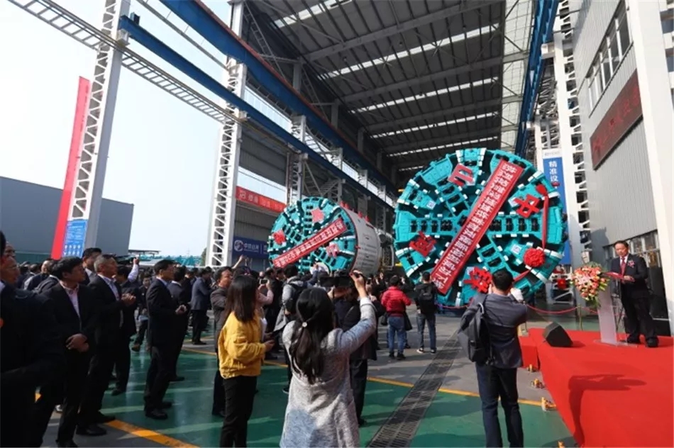 我国首批洞内交流式双模盾构机下线