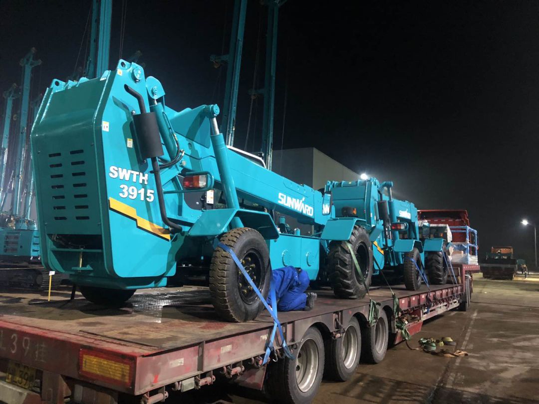 突破疫情逆境！壹定发智能伸缩臂叉装车批量发往“中非宝石”