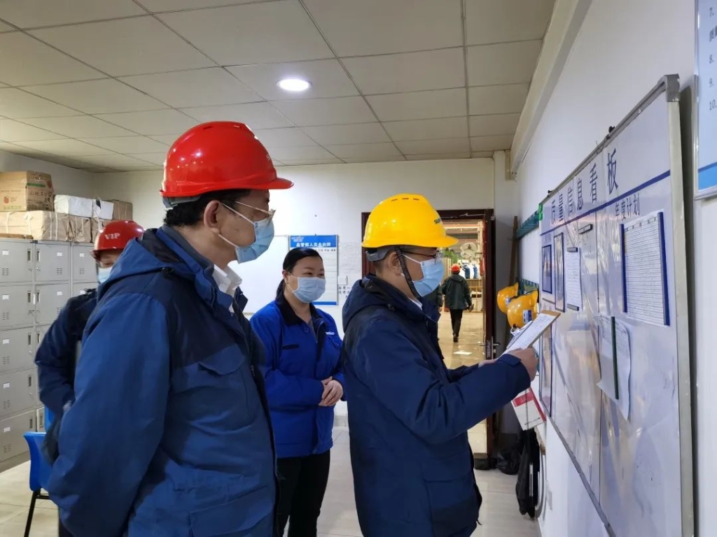 疫情未过，，，，，，，岂可松懈？？？？总司理带队检查防疫事情