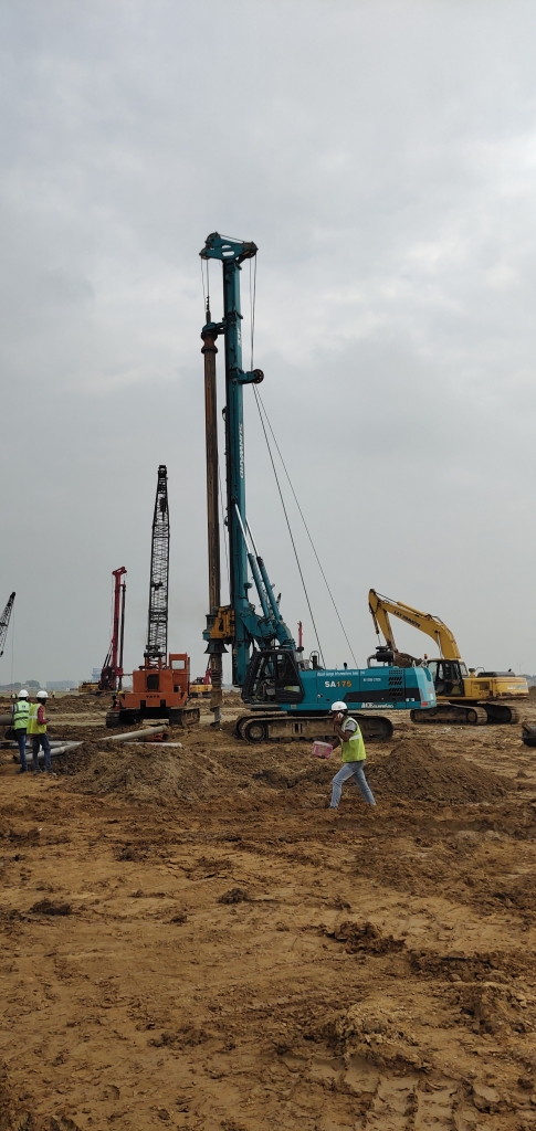 壹定发绿闪灼印度工程机械展