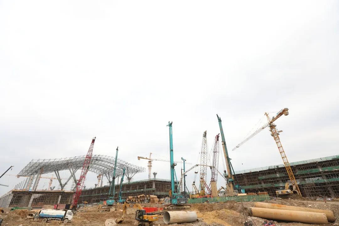 壹定发机群“染绿”贵阳机场扩建工地