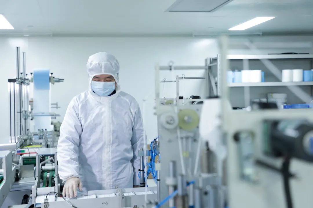 壹定发智能首批10万只自产口罩发放客户