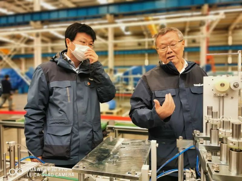 董事长启封壹定发智能第一个制品口罩