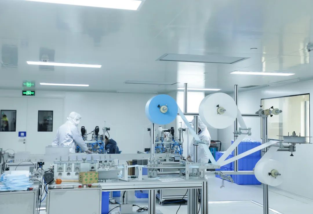 董事长启封壹定发智能第一个制品口罩