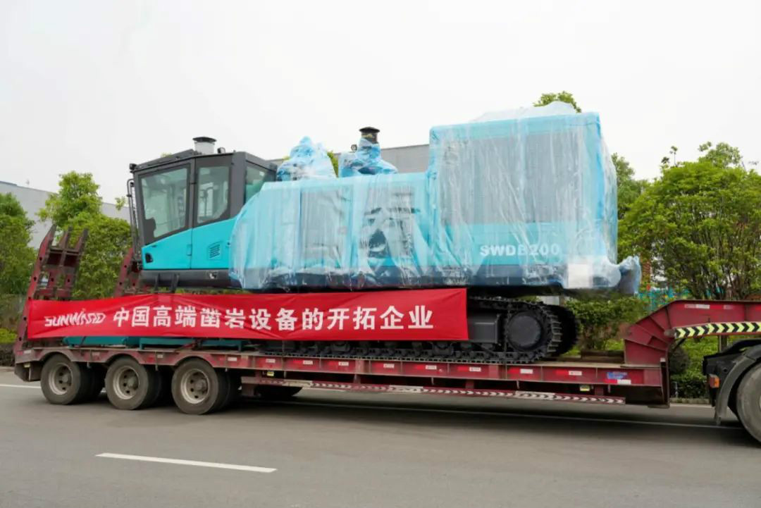 壹定发智能大孔径凿岩装备批量出口中东